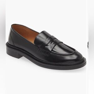 Worn twice! Madewell the Vernon loafer in true black leather.